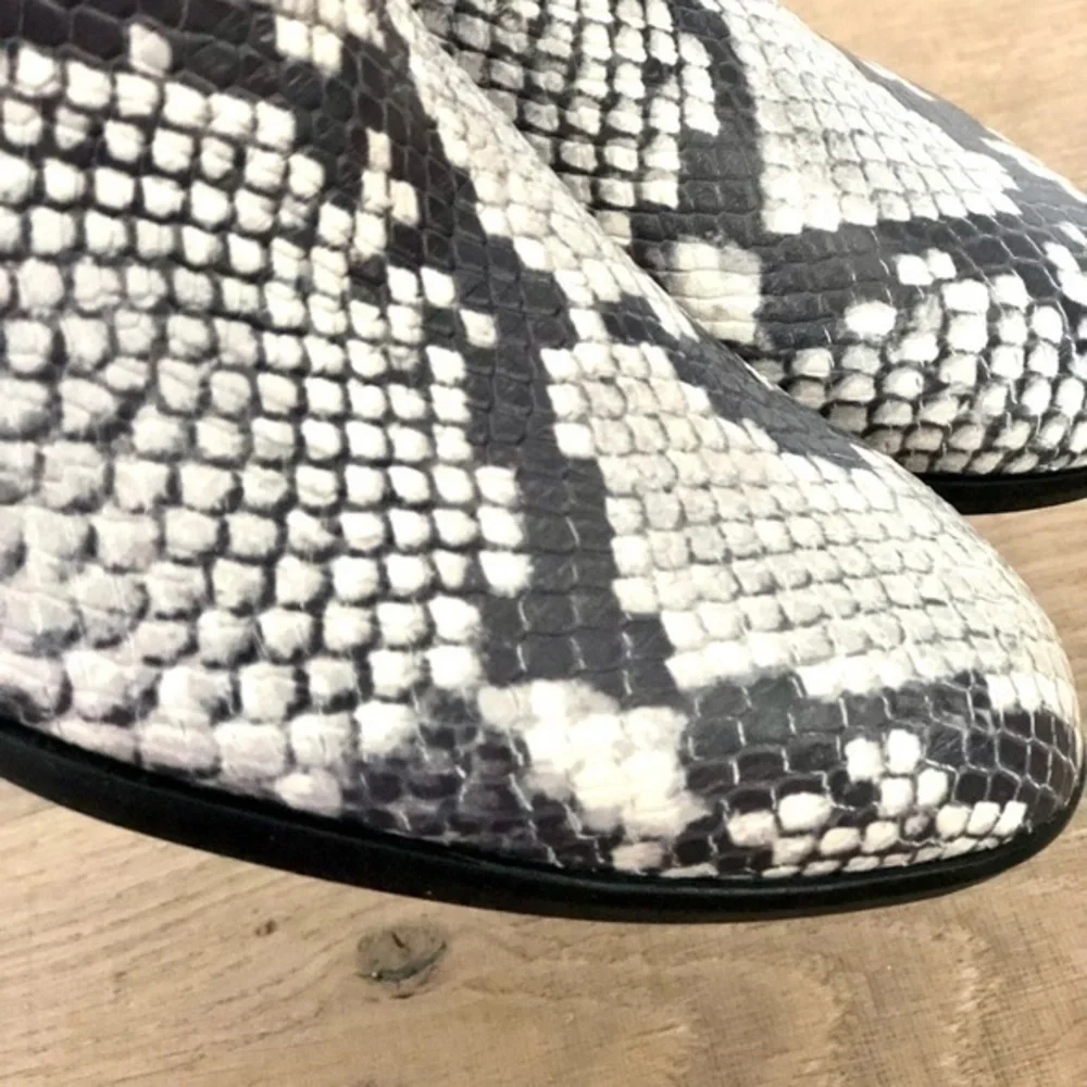 MUNRO Cate Grey Snake Print Leather Boots